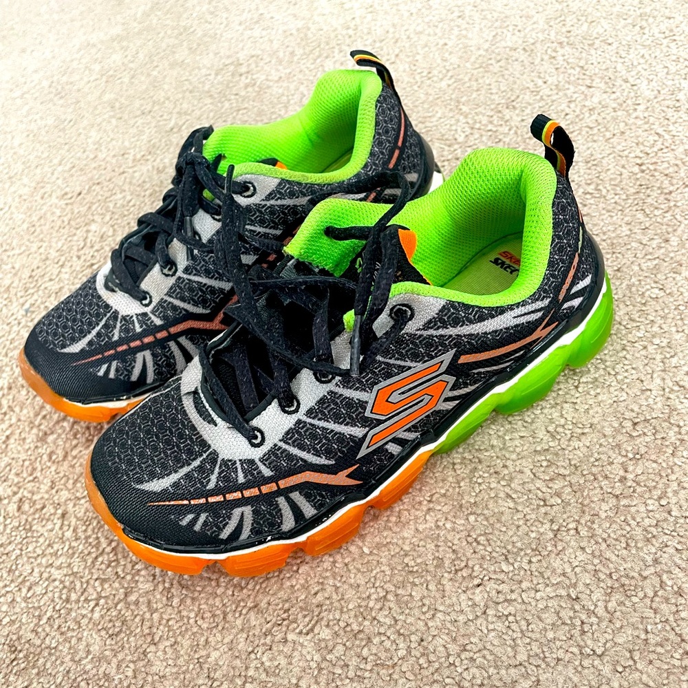 Sketchers SKX Kids Shoes - Size 2